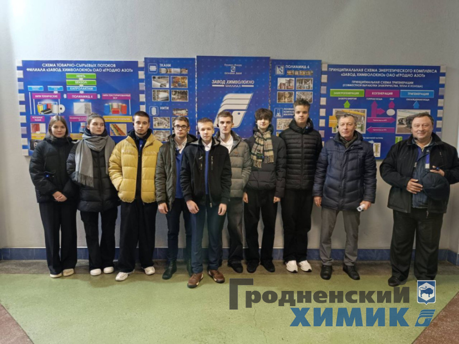 Учащиеся 10 класса гимназии 4 им. Д.В.Казакевича на производственной экскурсии_2.jpg